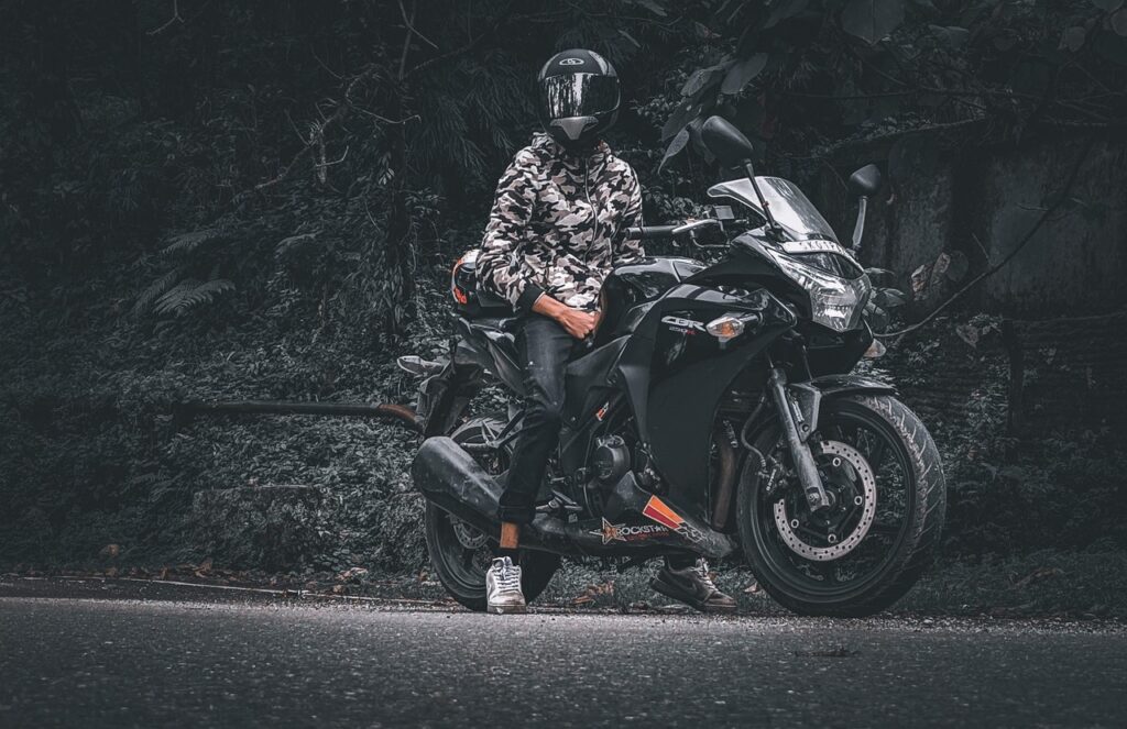 Honda CBR 650R का कम्फर्टेबल राइडिंग पोजीशन
