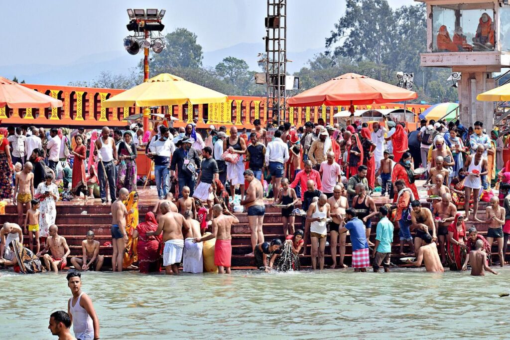 Har Ki Pauri ghat in Haridwar with evening Ganga Aarti and glowing diyas