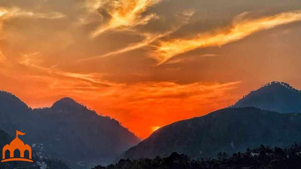 देवरिया ताल में सूर्योदय का दृश्य