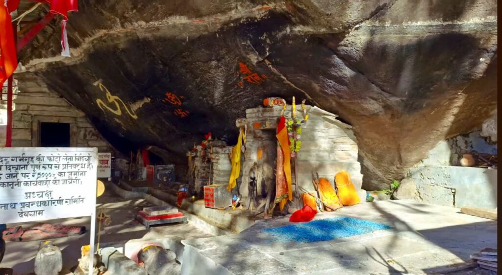 Kalpeshwar Temple entry gate and andar ka drisya Shivling
